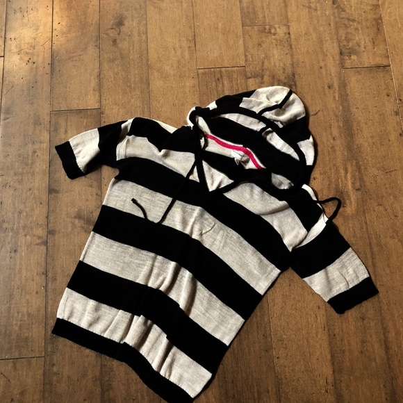 Banana Republic Short Sleeve Hoodie Sweater EUC M - Picture 4 of 4